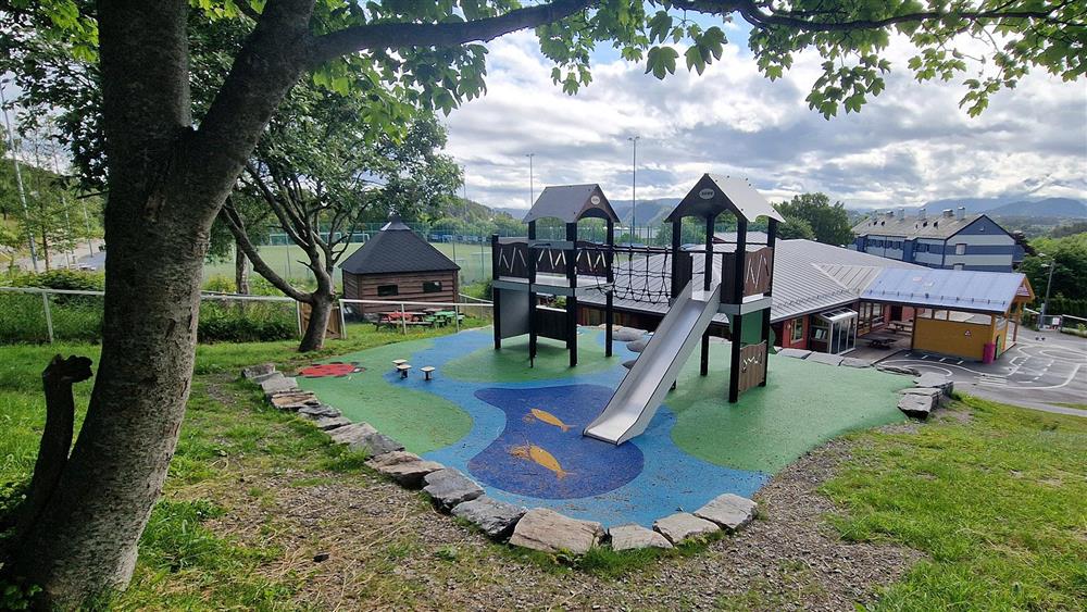 Leikeapparat - Klikk for stort bilete