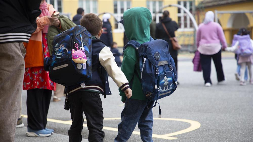 To skolegutter - Klikk for stort bilete