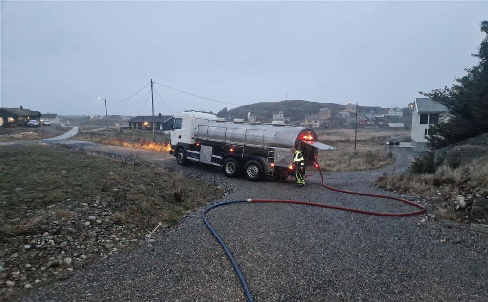 tankbil med drikkevatn i lita bygd - Klikk for stort bilete