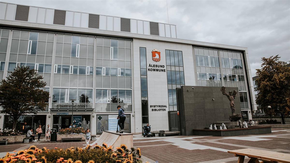 Bygning i Ålesund sentrum - Klikk for stort bilete