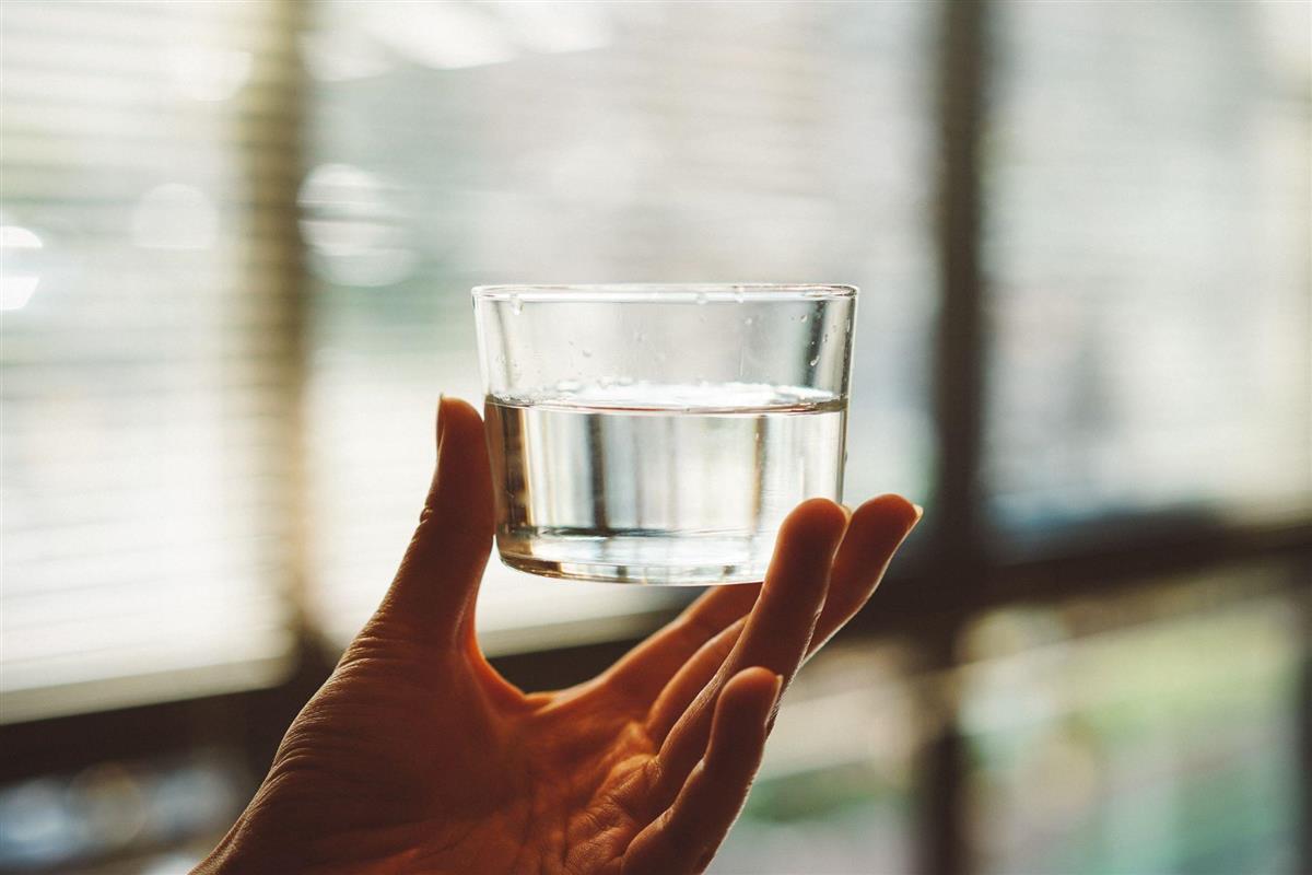 glas med reint drikkevatn - Klikk for stort bilete