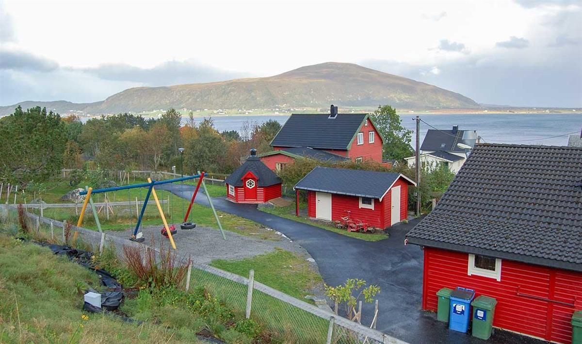 Foto få utsida til Haramsøy barnehage - Klikk for stort bilete